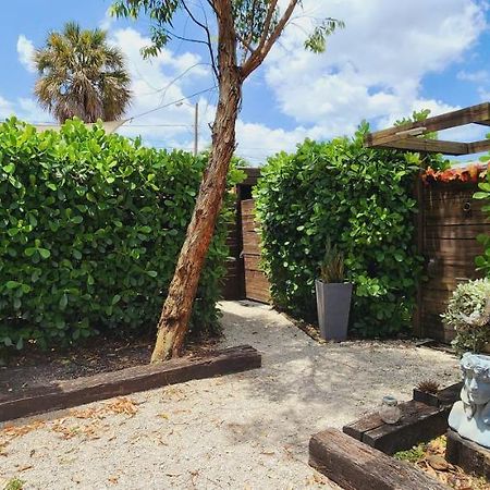 Private Aparment Studio In The Hard Of Miami Unit # 6 Opa-locka Luaran gambar